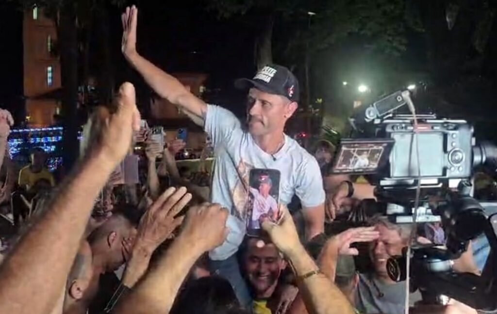 Cleitinho declara apoio a Flávio Bolsonaro no 2º turno