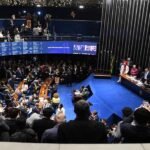 Senado aprova fim da escala 6x1 e mudança repercute na disputa eleitoral